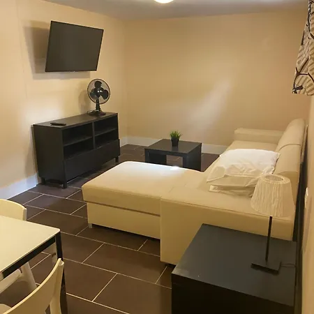 Apartment Roza *